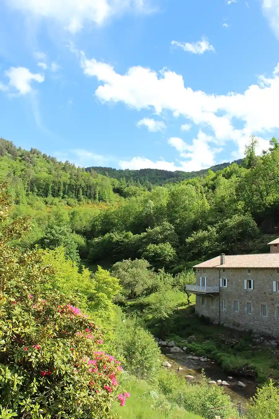 Le L en Ardèche : gîte en bord de rivière